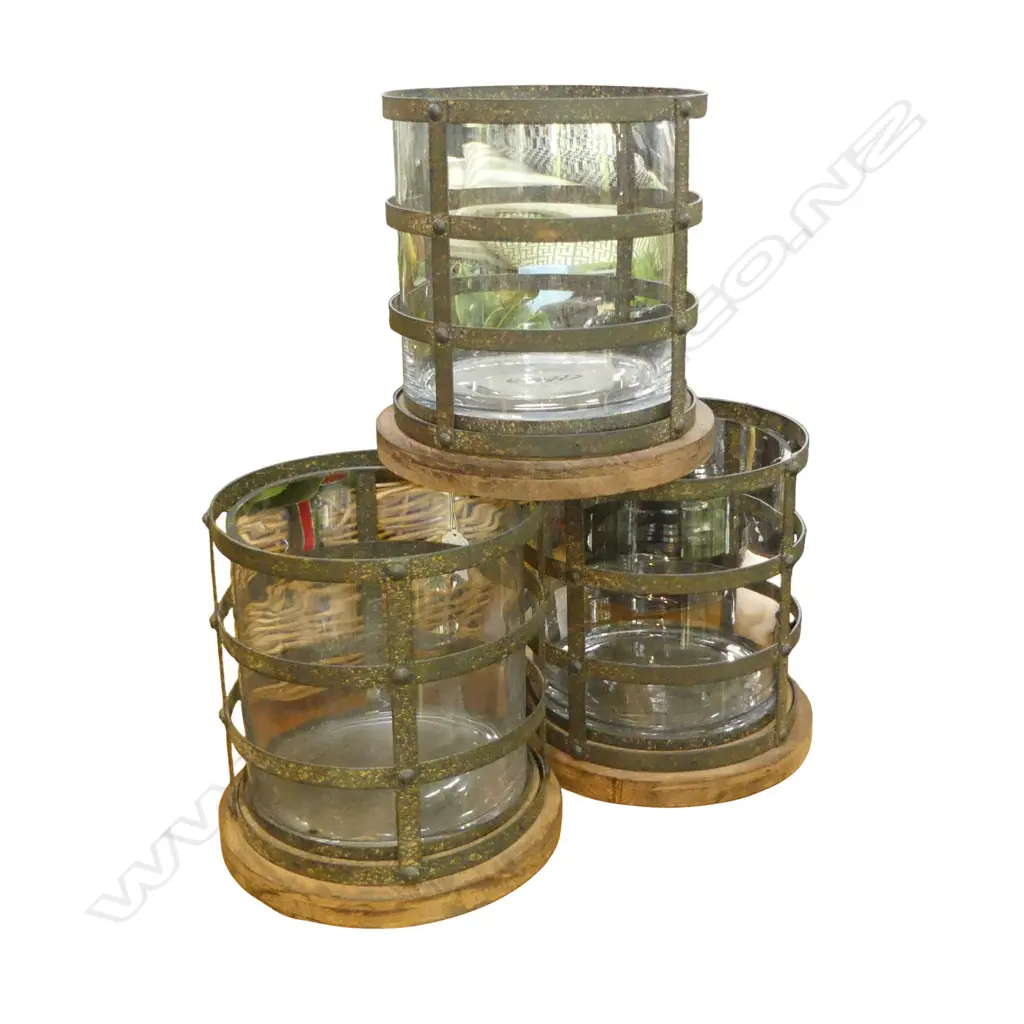 3 GLASS VASES IN METAL BOUND STANDS H.255mm Image 1++