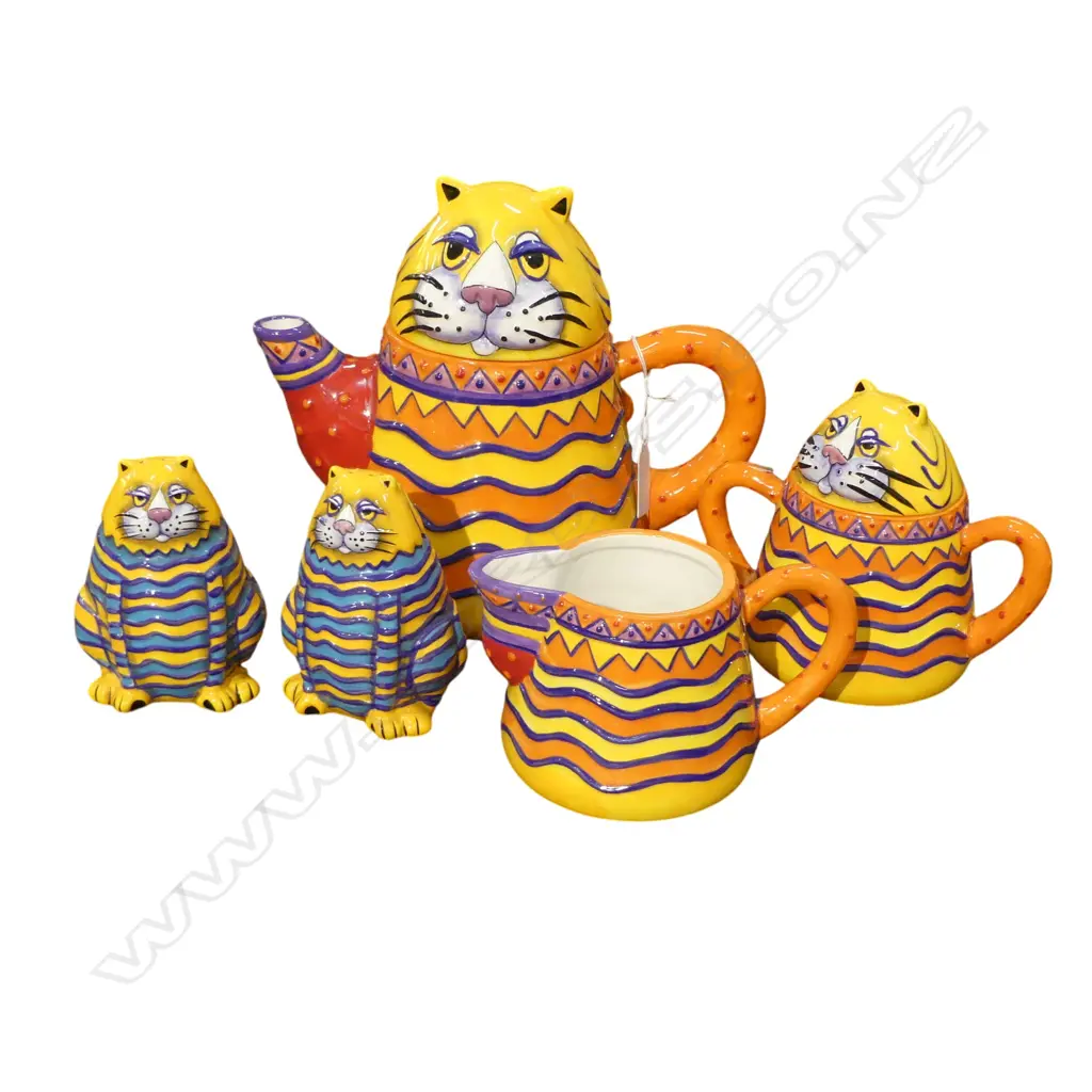 5 PCE 'GIGGLES' CAT THEMED TEA SET; TEAPOT H.190mm, MILK, SUGAR, SALT & PEPPER Image 1++