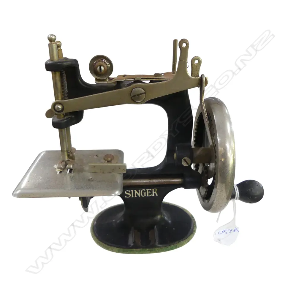 MINIATURE SINGER SEWING MACHINE H.160mm Image 1++