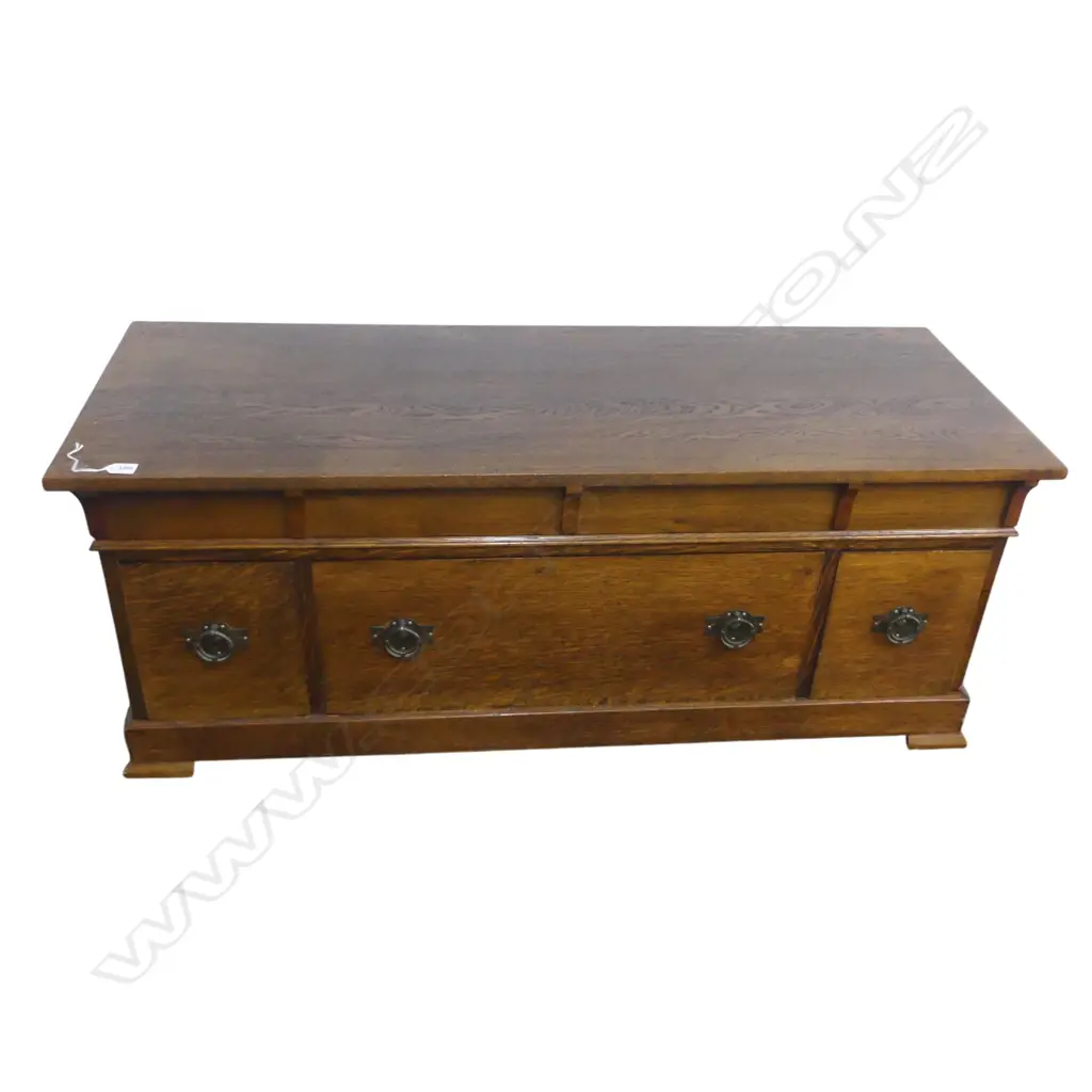 1920's LOW OAK 3 DRAWER UNIT in good polish. W.1345mm x H.520mm Image 1++