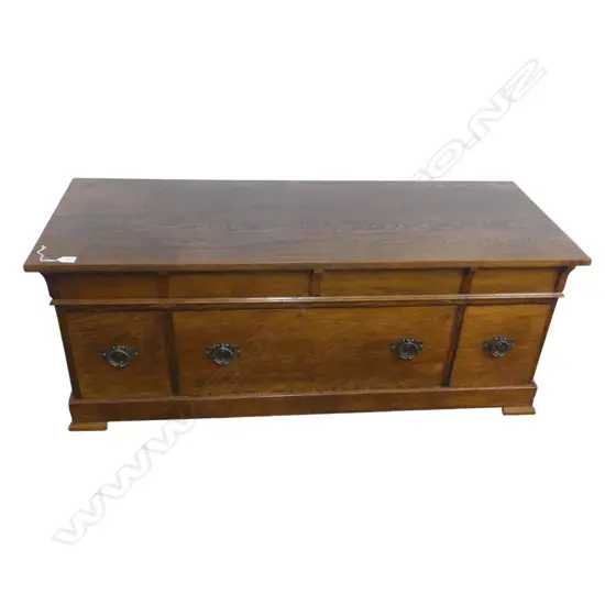1920's LOW OAK 3 DRAWER UNIT in good polish. W.1345mm x H.520mm