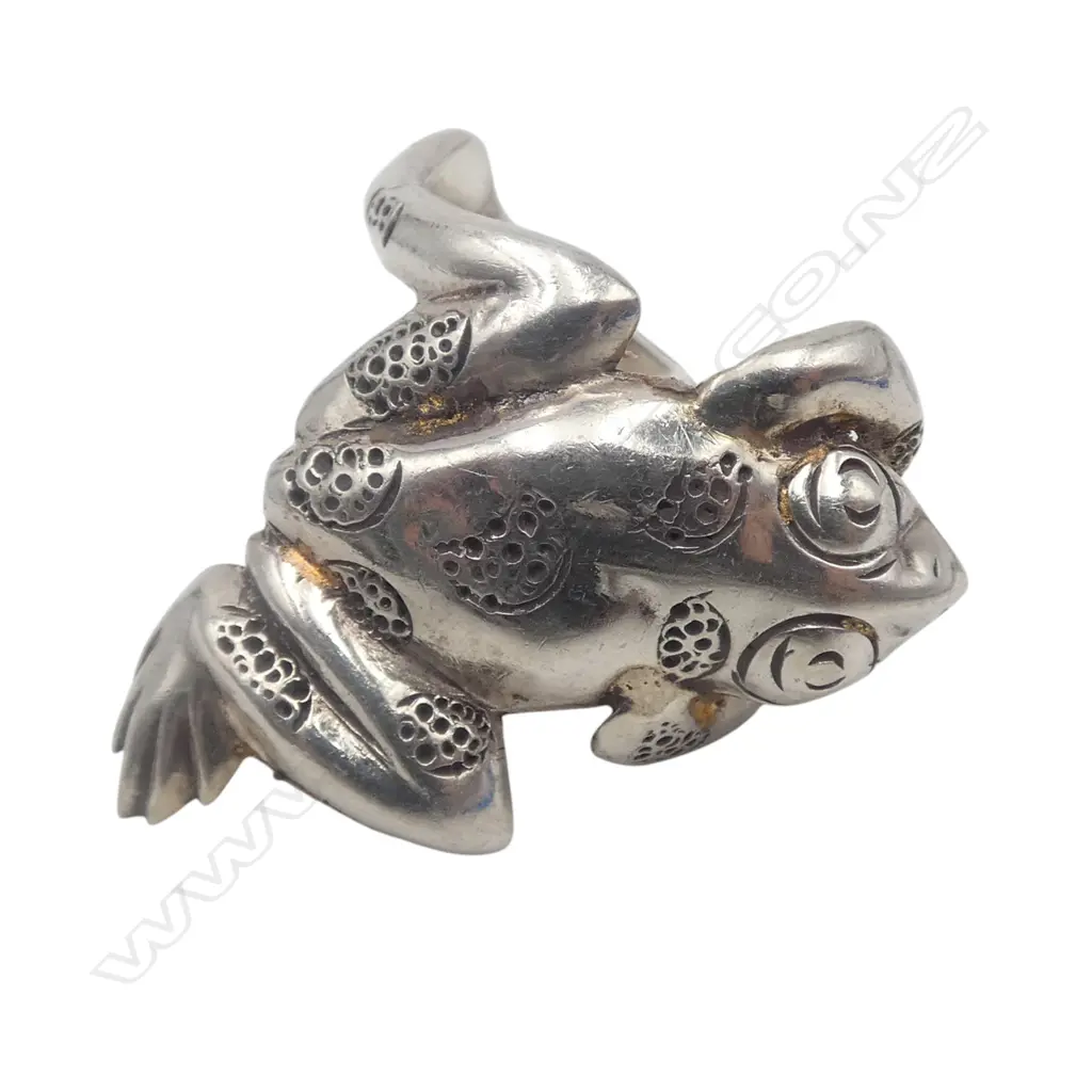 MM925 SILVER FROG RING, 8.5gms size M Image 1++