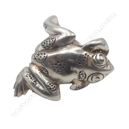 MM925 SILVER FROG RING, 8.5gms size M