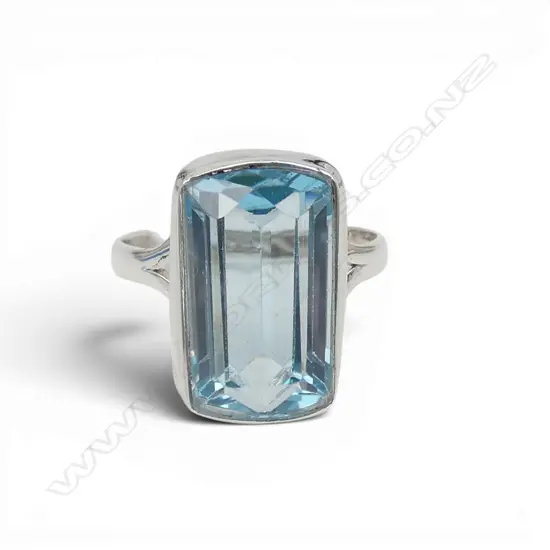 SILVER BLUE TOPAZ RING SIZE R