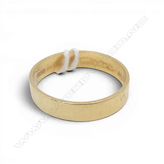 18CT GOLD BAND  3.1GMS SIZE P