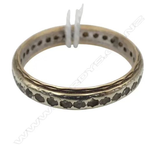 9CT WHITE STONE BAND RING 2.2gms SIZE O