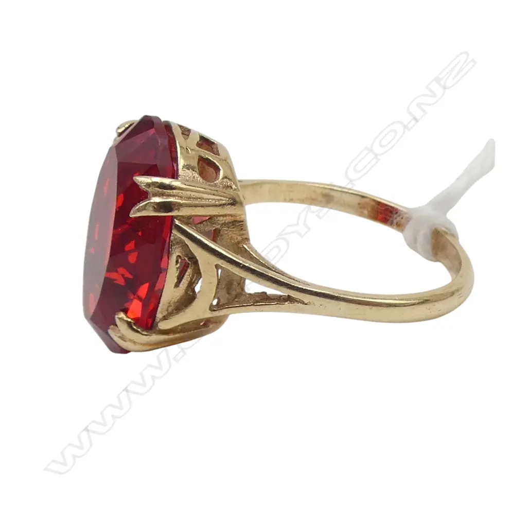 9CT RED STONE RING 3.6 gms SIZE N Image 1++