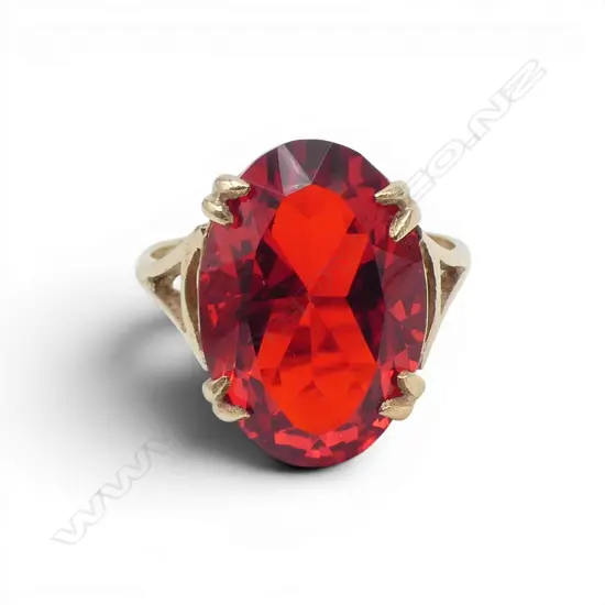 9CT RED STONE RING 3.6 gms SIZE N