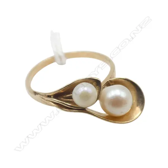 9CT GOLD & 2 PEARL RING 2.46gms SIZE Q