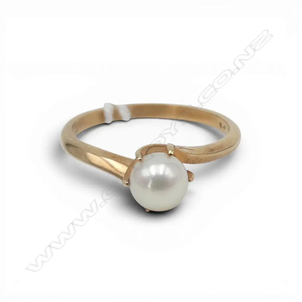 9ct GOLD & CULTURED PEARL RING 2.1gms SIZE O Image 1++