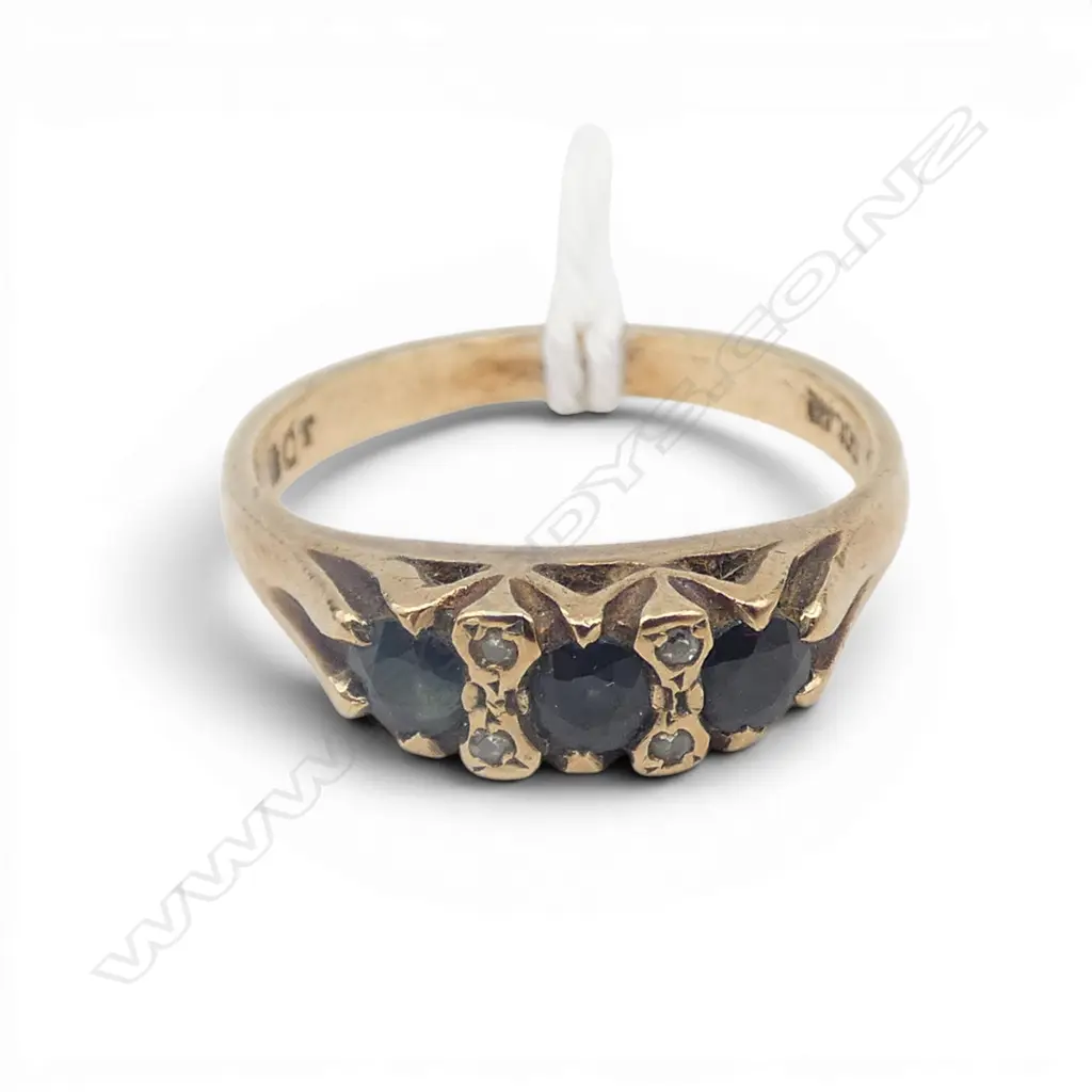VINTAGE 9ct GOLD 3 SAPPHIRE & DIAMOND RING 2.7gms SIZE M Image 1++