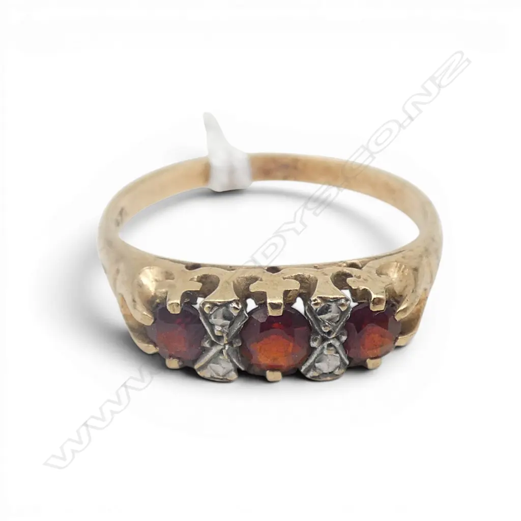 9CT GOLD & GARNET RING 1.8GMS SIZE L1/2 Image 1++