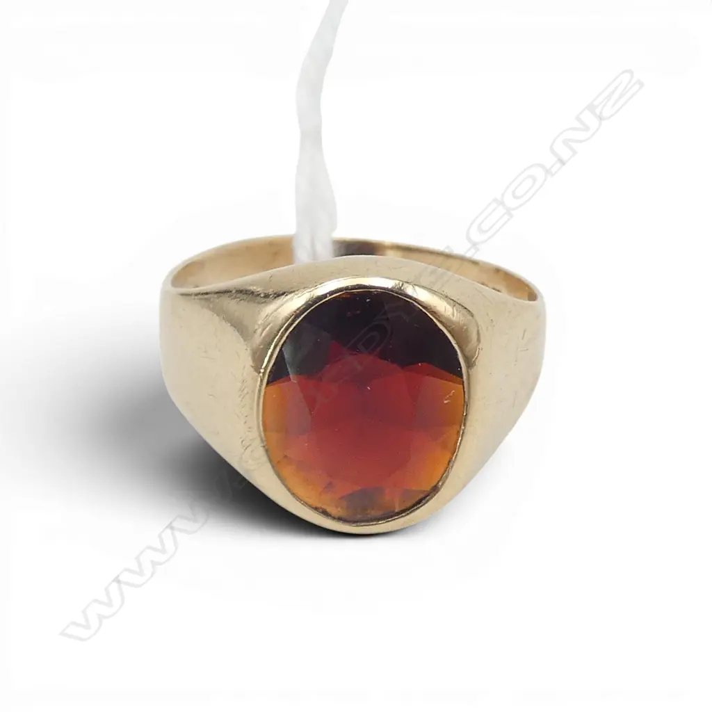 9CT GOLD & GARNET SIGNET RING 4.6GMS  SIZE S Image 1++