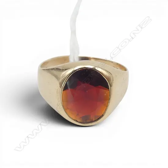 9CT GOLD & GARNET SIGNET RING 4.6GMS  SIZE S