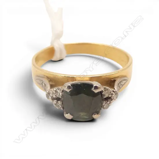 18CT GREEN SAPPHIRE & DIAMOND RING, 4.2gms SIZE N