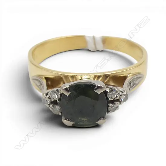 18CT GREEN SAPPHIRE & DIAMOND RING, 4.2gms SIZE N