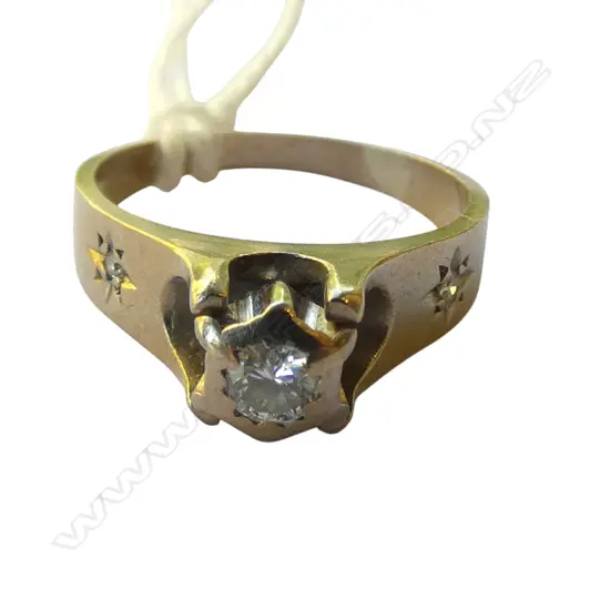 18CT WHITE GOLD & DIAMOND RING 4GMS SIZE K