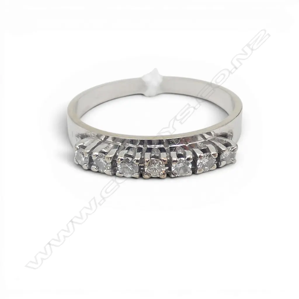 18CT WHITE GOLD &  7 STONE DIAMOND RING 2.7GMS SIZE M Image 1++