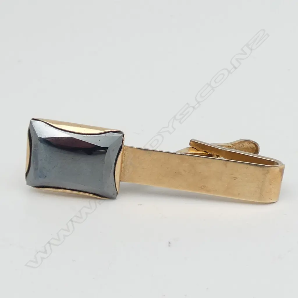10ct GOLD & HEMATITE TIPPED TIE PIN metal back and clip Image 1++