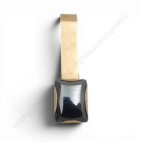 10ct GOLD & HEMATITE TIPPED TIE PIN metal back and clip
