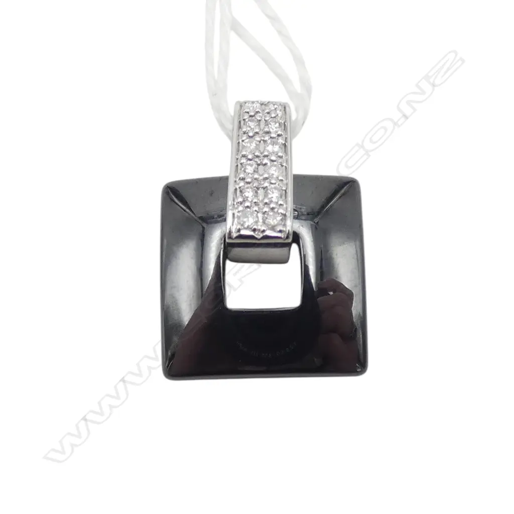 18ct DIAMOND SET GUY LAROCHE HEMATITE PENDANT Image 1++