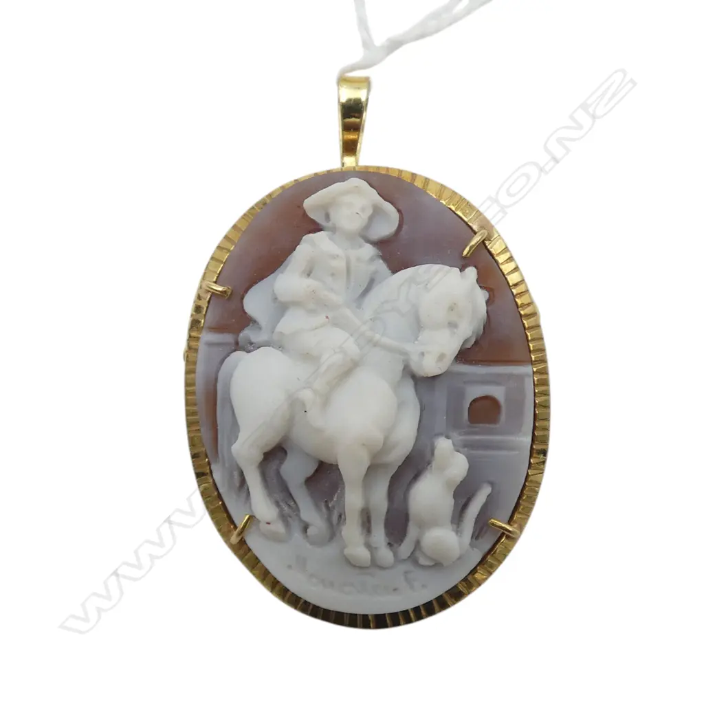 18CT CAMEO 32x26mm, 5.3gms SIGNED Image 1++