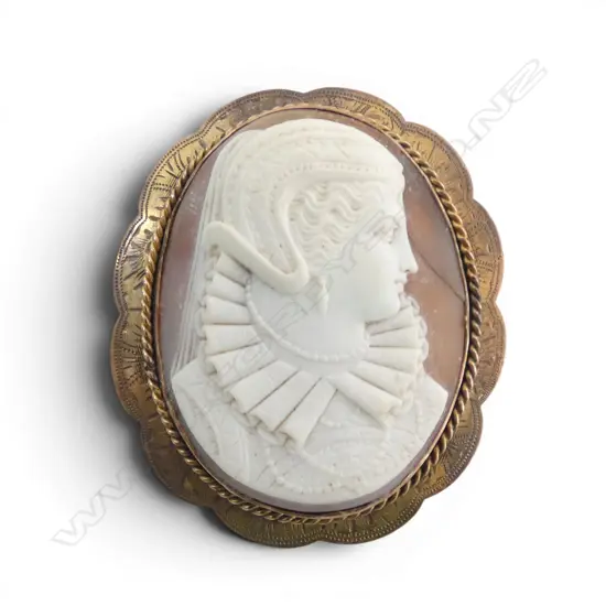 VINTAGE ELEGANT 9ct GOLD framed TUDOR WOMAN CAMEO BROOCH 15gms FAULT