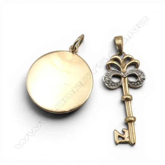 9ct BELCHER DISC, 1.28gm unstamped w receipt & 9ct KEY PENDANT, 0.80gm