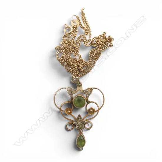 9CT GOLD SEED PEARL & PERIDOT PENDANT ON 9CT GOLD CHAIN 5.3GMS TWO SEED PEARLS MISSING