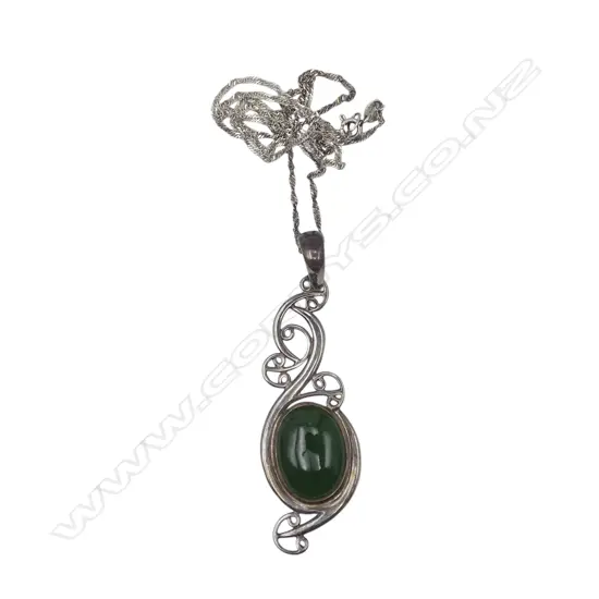 S/SILVER &  NZ GREENSTONE PENDANT NECKLACE