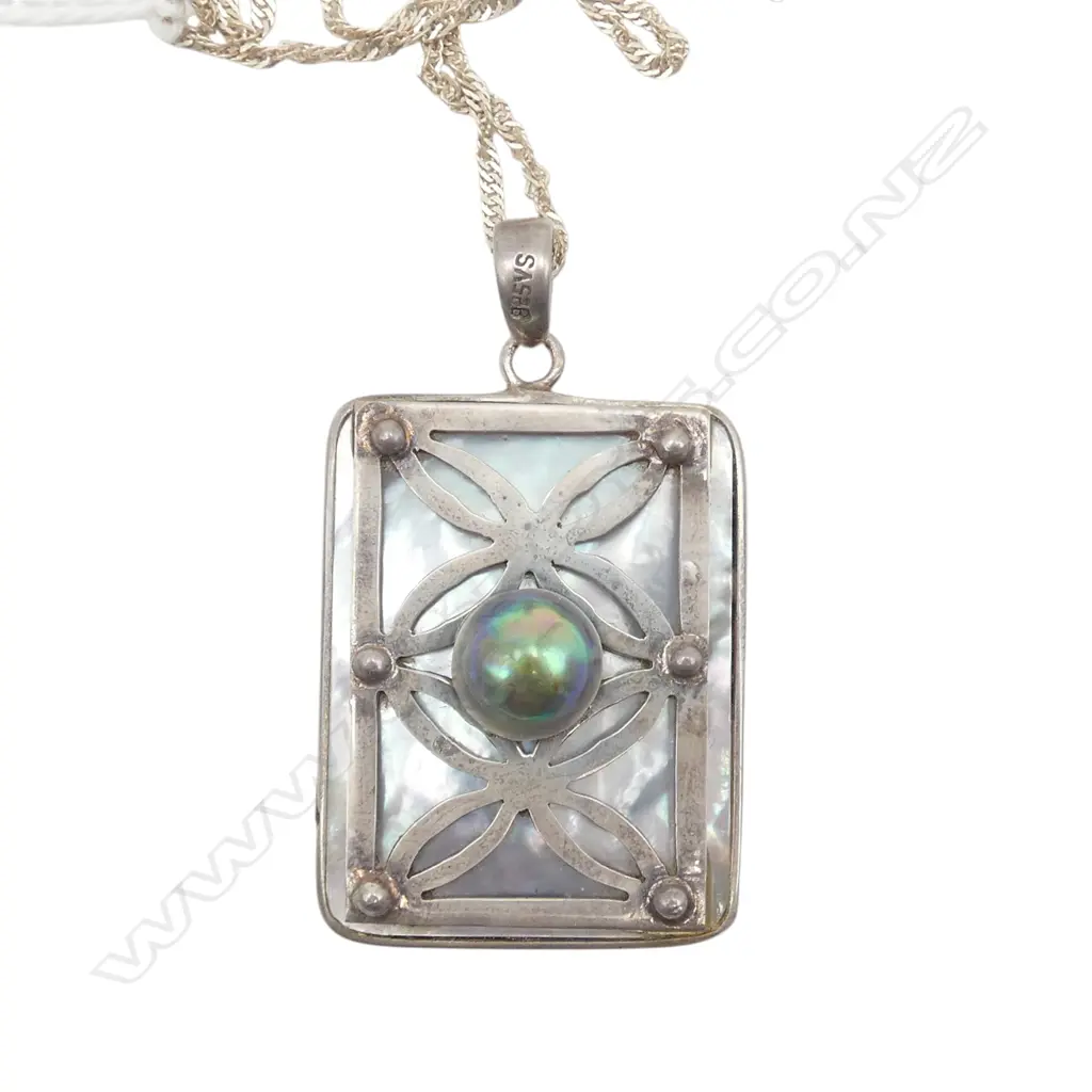 PAUA BLISTER PEARL MOP & TOURTISHELL S/SILVER PENDANT ON S/SILVER CHAIN Image 1++