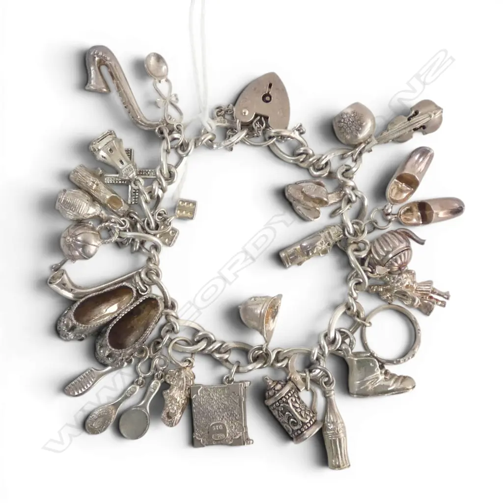 VINTAGE CHARM BRACELET loaded w world charms 65.6gms Image 1++