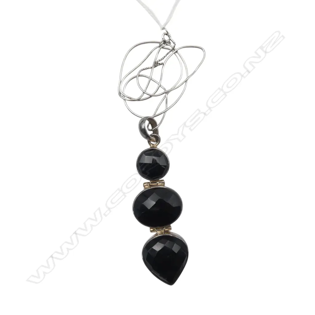 S/SILVER & BLACK ONYX PENDANT NECKLACE 22.8GMS TOTAL WIEGHT Image 1++