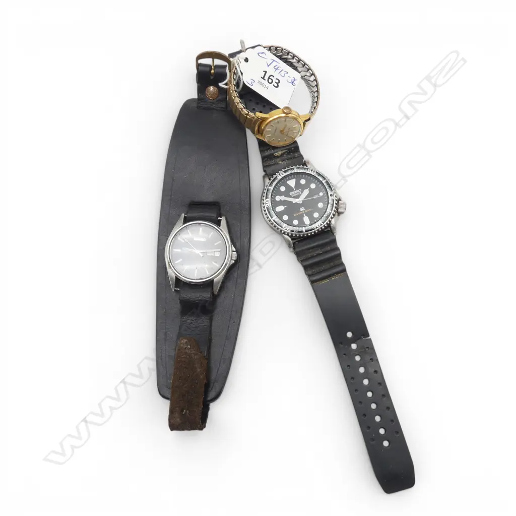 2 GENT'S SEIKO BLACK DIAL WATCHES not running + LADIES 'CARAVELLE' WATCH running Image 1++