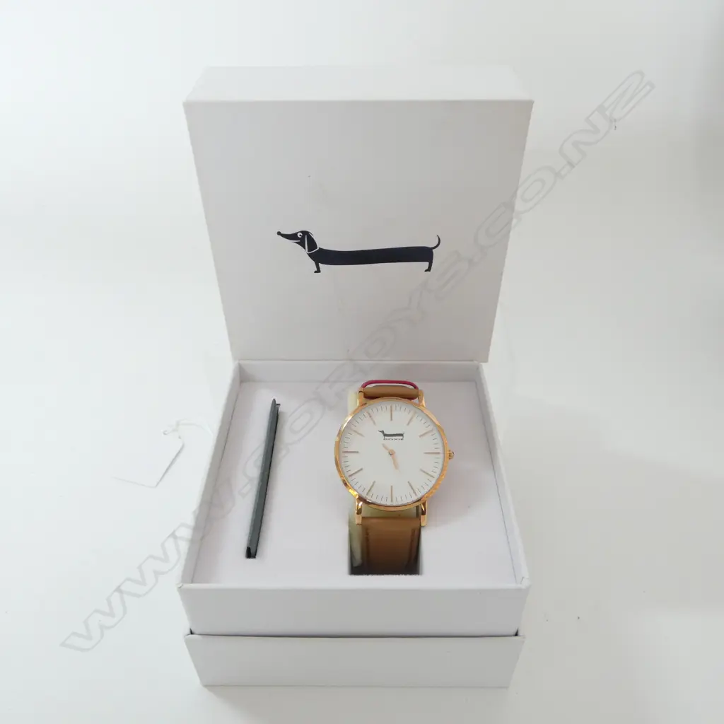LADIES DOXIE QUARTZ WRISTWATCH, BOXED, new old stock Image 1++