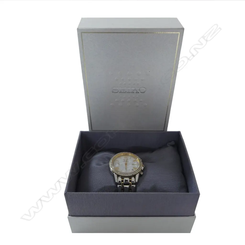 LADIES SEIKO SOLAR WRISTWATCH V175-0CC0, MOP DIAL, BOXED Image 1++