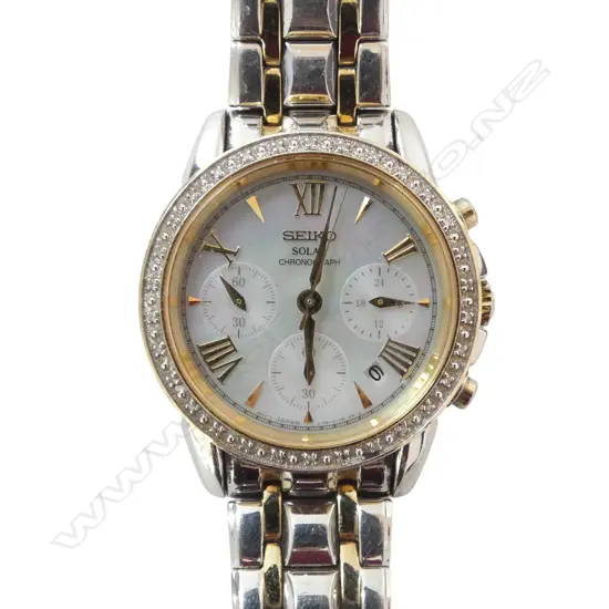 LADIES SEIKO SOLAR WRISTWATCH V175-0CC0, MOP DIAL, BOXED