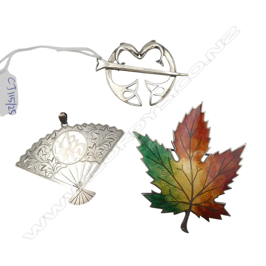 3 STG SILVER BROOCHES; LEAF 75x65mm, ORIENTAL FAN, CELTIC 54gms Image 1++
