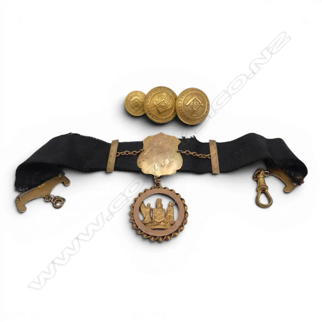 9ct ROSE GOLD ALBERTINA RIBBON w NZ COAT of ARMS MEDALLION, 10.29gm & 3 MASONIC BRASS BUTTONS Image 1++