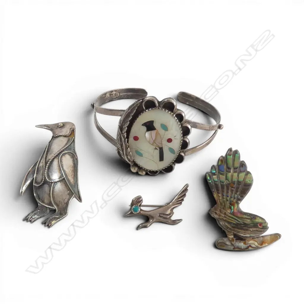 4 VINTAGE BIRD JEWELLERY ITEMS: brooches: silver penguin + silver roadrunner + silver cuff + paua fantail brooch  Image 1++
