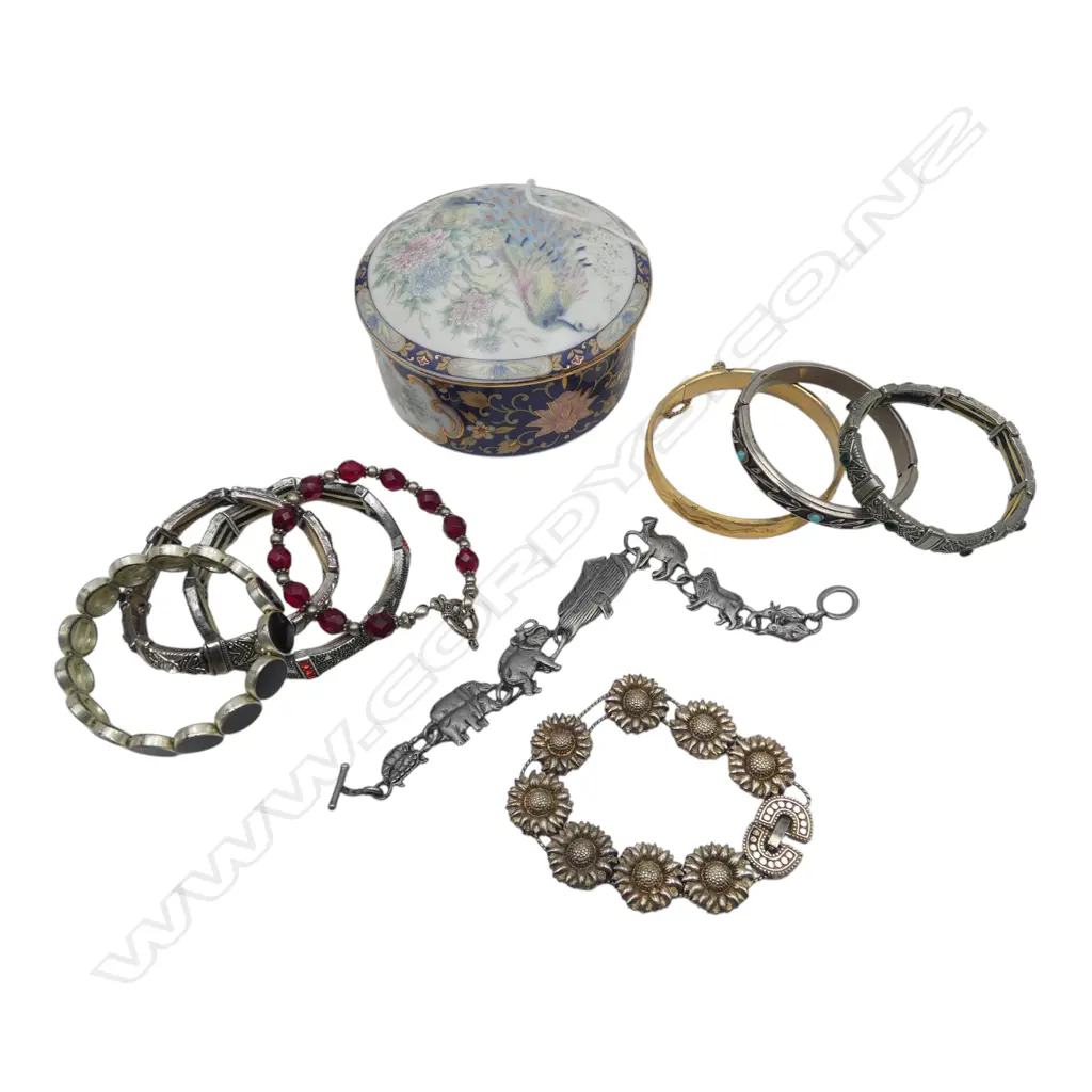 TRINKET BOX ASST. COSTUME BRACELETS, 1 GOLD PLATE Image 1++
