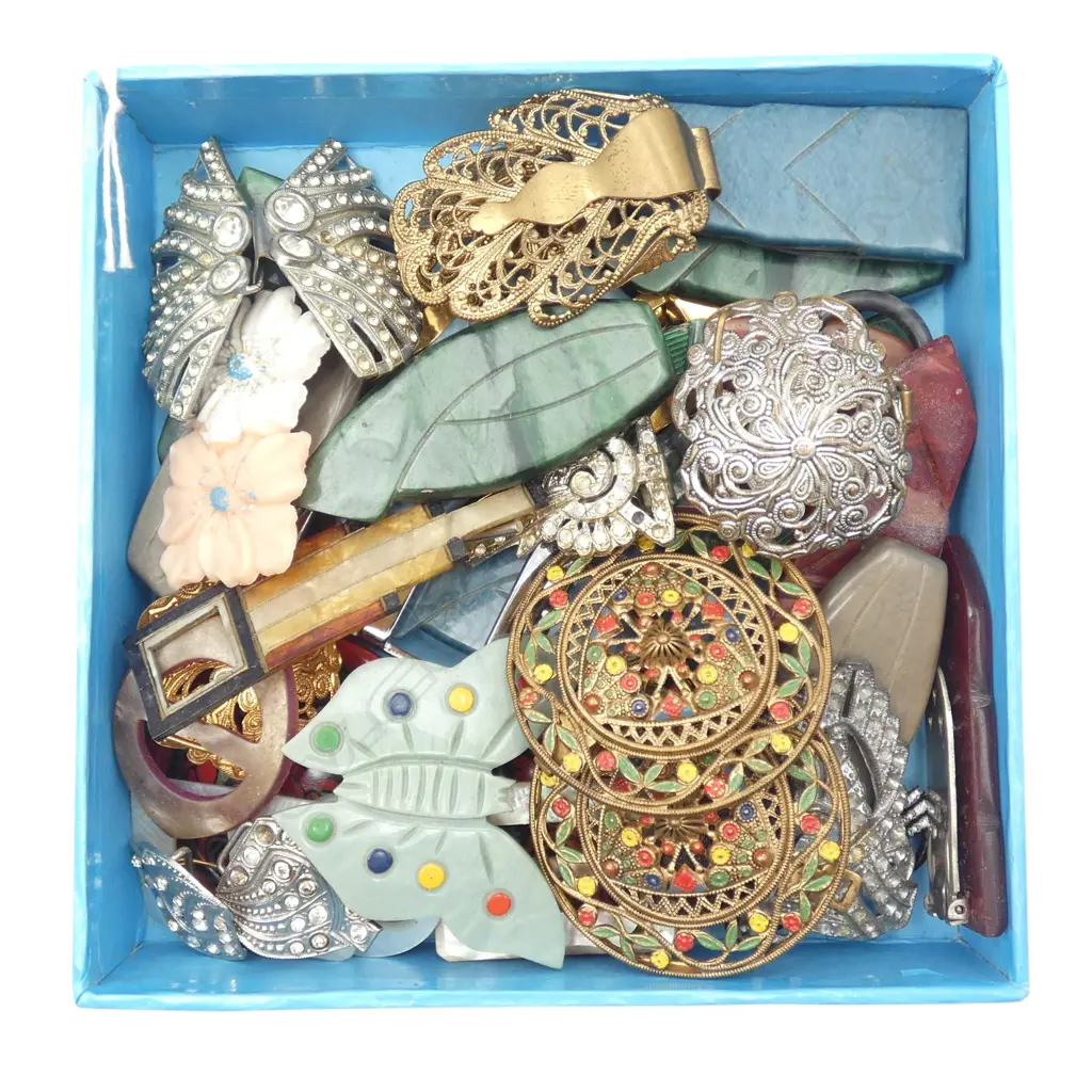 ASST. DECO BUCKLES & CLIPS ETC Image 1++