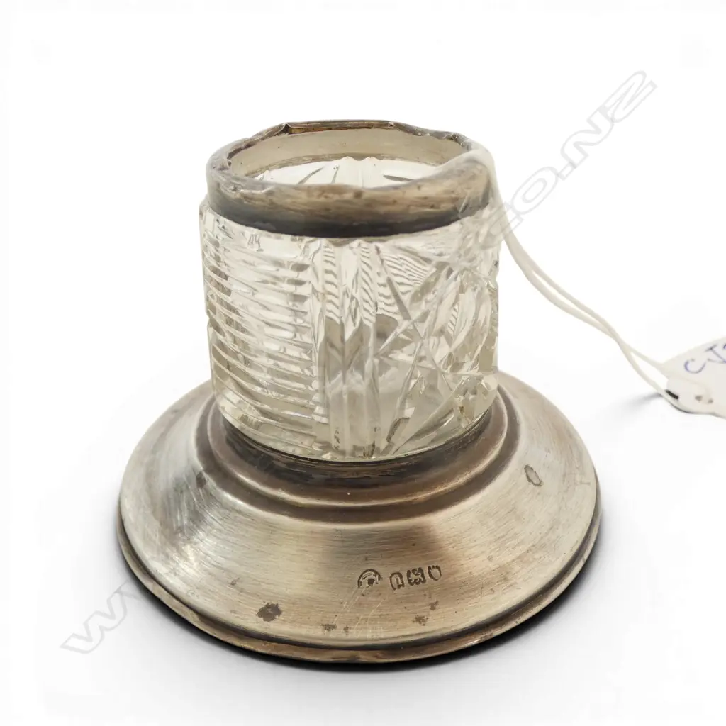 LONDON 1908 SILVER & CUT CRYSTAL VESTA holder striker showing age Image 1++