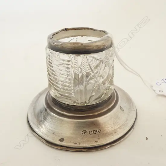 LONDON 1908 SILVER & CUT CRYSTAL VESTA holder striker showing age