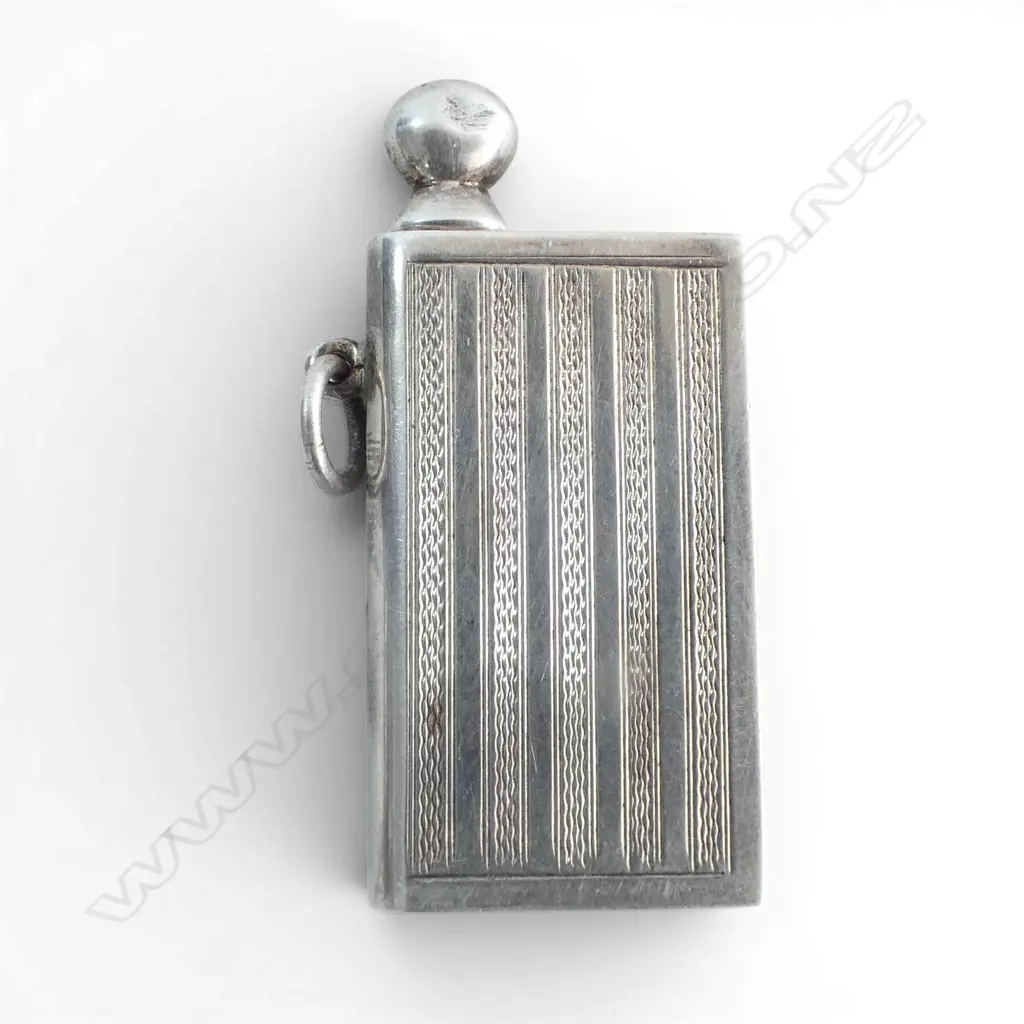 STG SILVER machine engraved VESTA STRIKER London 1933. 9.2gms Image 1++