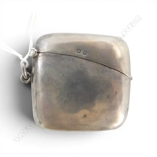 Birmingham 1911 SILVER VESTA unusual slope to lid. 40gms 