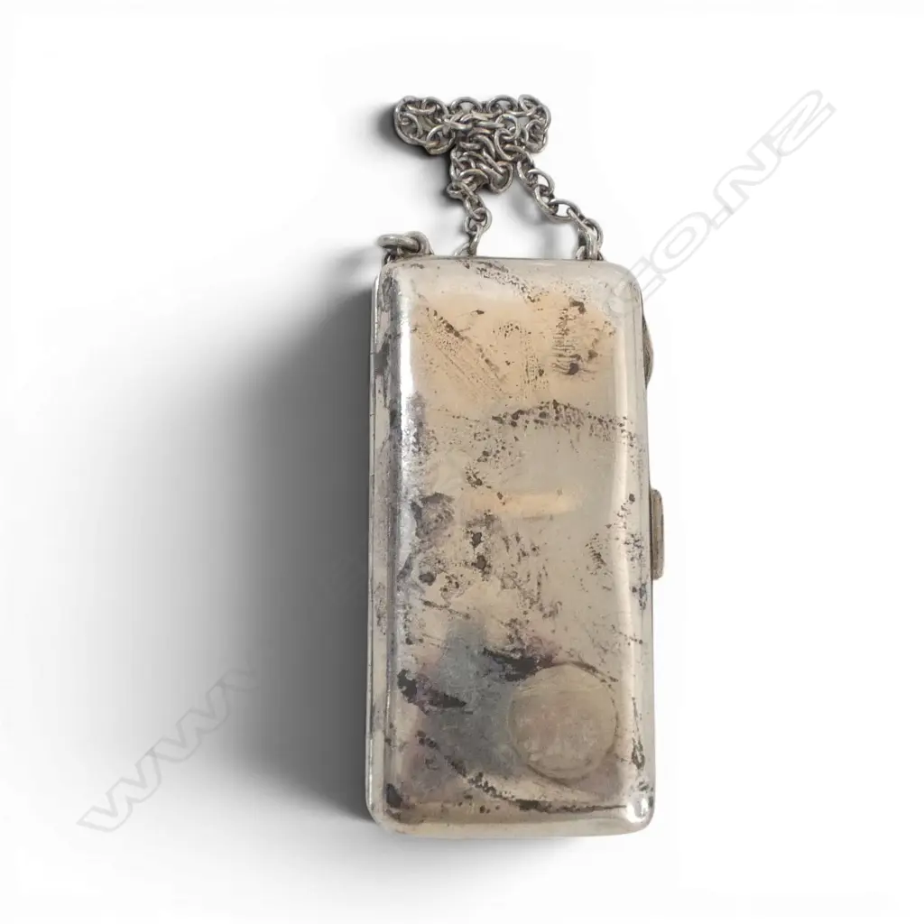 Birmingham 1913 SILVER machine engraved travelling POWDER CASE with chain. Lined interior. 72gms Image 1++