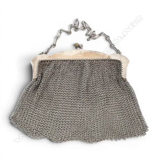 Birmingham 1913 SILVER CHAIN MESH PURSE 109gms; one fastener not silver