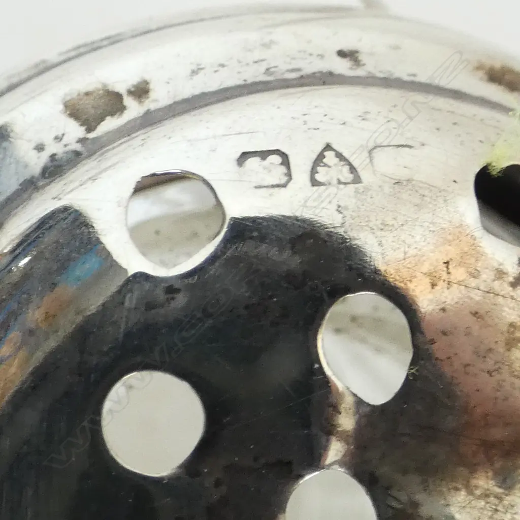 S/SILVER TOPPED SUGAR CASTER 12GRS faults to the top Image 1++
