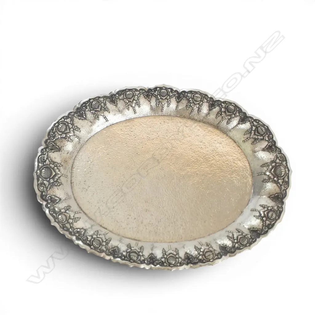 1930S YOGYA 800 SILVER DISH WITH REPOUSSE LOTUS FLOWERS & HAMMERED BASE DUTCH EAST INDIES 586 GMS Image 1++